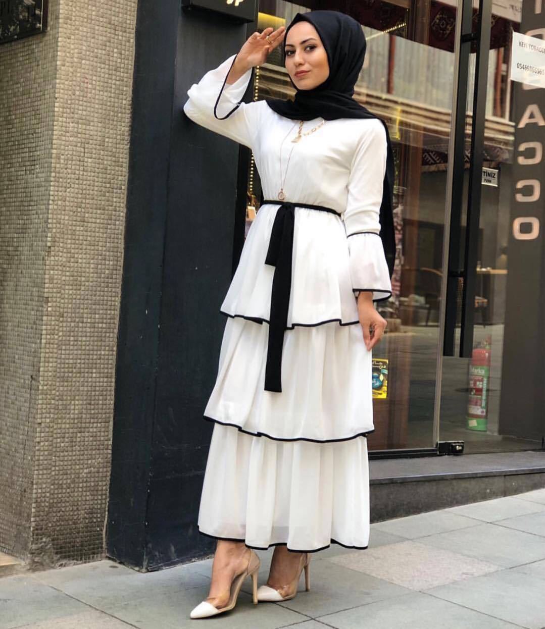 Elegant Muslim Dress with Trumpet Sleeves and Matching Handscarf
